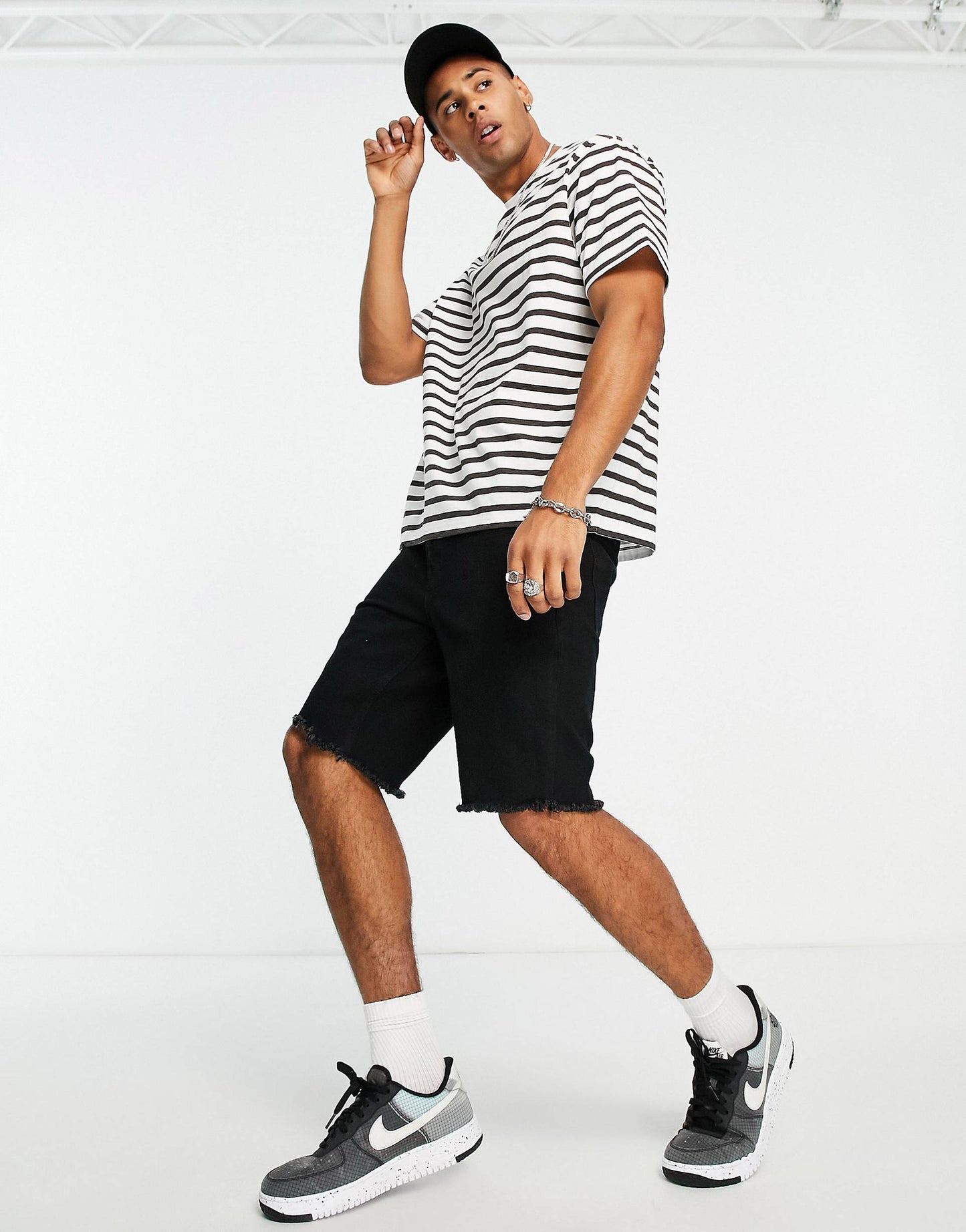 BLACK STRIPED T-SHIRT - MEN